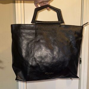 ▶️ Anna Paola ◀️ Geometric Black Leather Zip Closure Bag. Made in Italy.